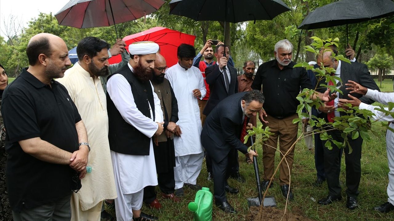 TİKA, İslamabad'da 15 Temmuz Şehitleri Anısına Ağaçlandırma Etkinliği Düzenledi