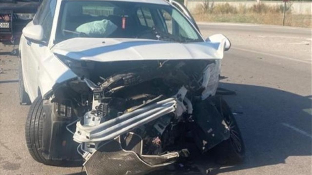 Tokat'ta İki Otomobilin Çarpışması Sonucu 6 Kişi Yaralandı