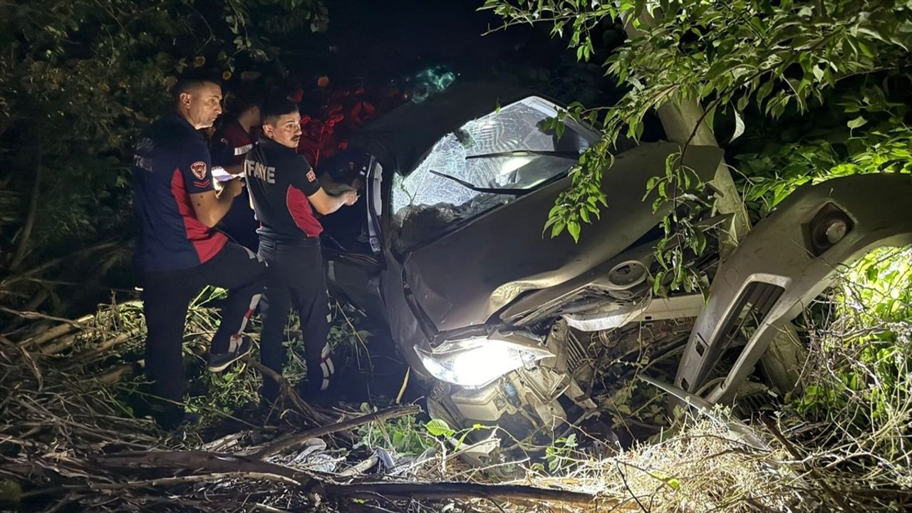 Tokat'ta Tarlaya Devrilen Otomobilde 6 Kişi Yaralandı