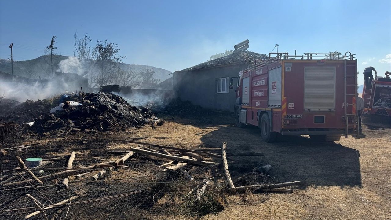 Tokat'ta Yangın: 1 Ev ve 2 Ahır Kullanılamaz Hale Geldi