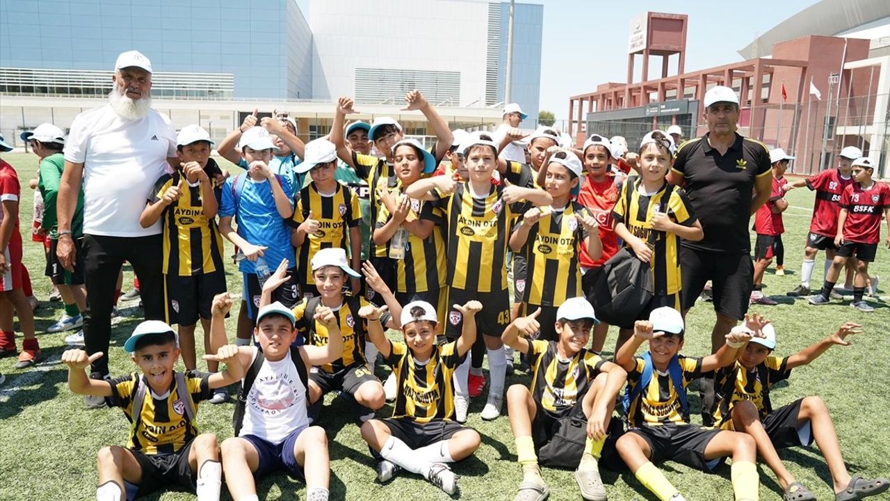 TÜGVA, 15 Temmuz Şehitleri Anısına İzmir'de Futbol Turnuvası Düzenledi