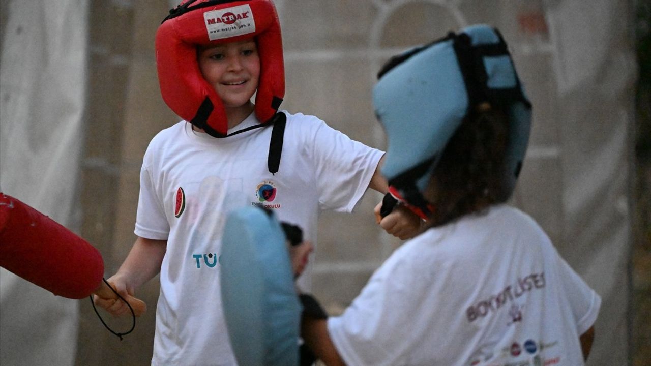 TÜGVA'nın 'Yaz Okulu' ve 'Doğa Kampı' Etkinliği Düzce'de Gerçekleşti
