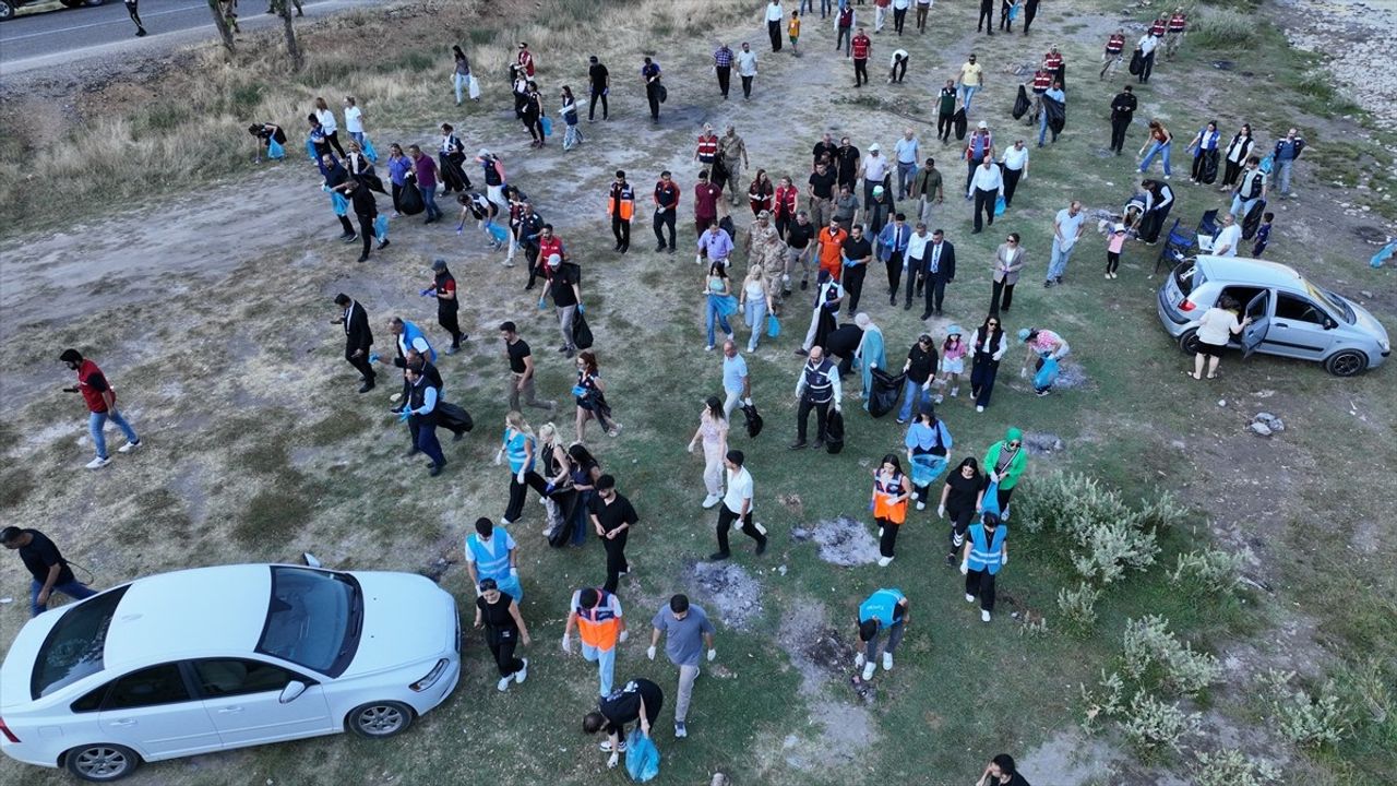 Tunceli'de Munzur Vadisi Milli Parkı'nda Çevre Temizliği Etkinliği Düzenlendi