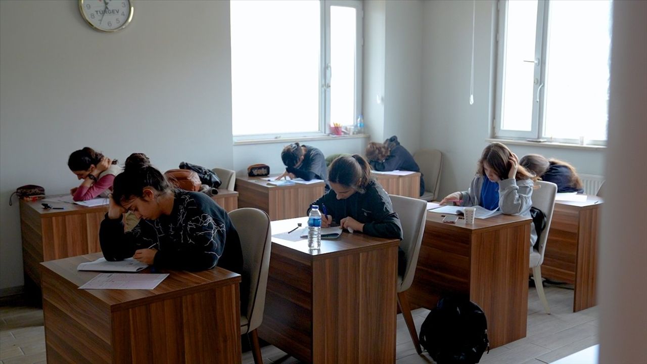 TÜRGEV'in Silopi'deki GİF Merkezinde YKS'de Başarı Zafere Ulaştı