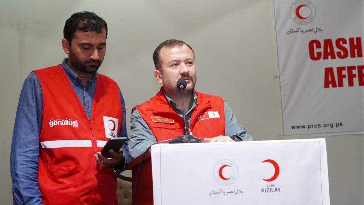 Türk Kızılay, Pakistan'da 1400 Kişiye Nakit Yardımı Dağıttı