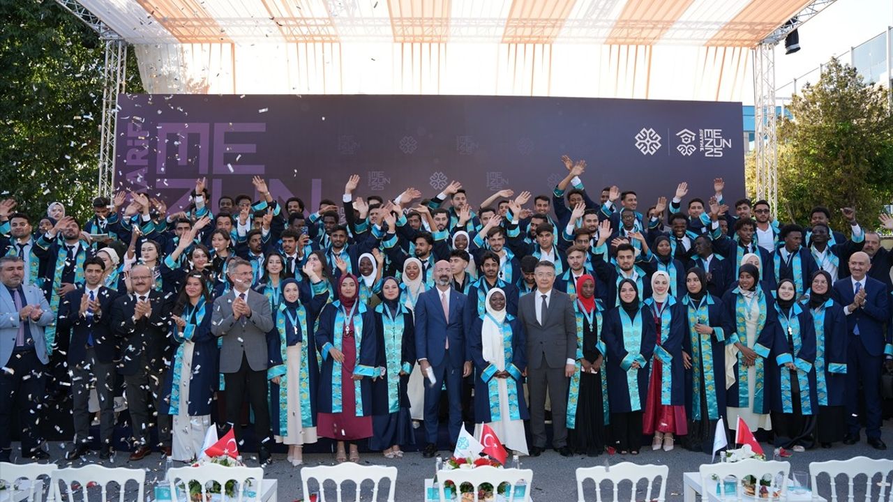 Türkiye Maarif Vakfı'ndan Uluslararası Öğrencilere Mezuniyet Töreni