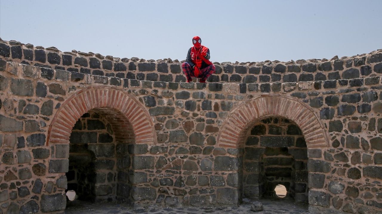 Türkiye'yi Gezen 'Örümcek Adam': Ayaz Salih Koç Diyarbakır'da