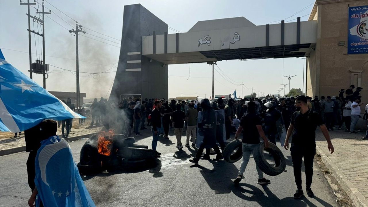 Türkmen Protestocular Kerkük-Erbil Karayolunu Trafiğe Kapattı