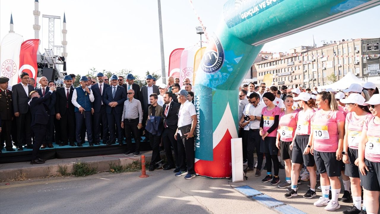 Ulaştırma Bakanı Uraloğlu, 2025 Postacı Yürüyüş Yarışması Türkiye Finali'nde Açıklamalarda Bulundu