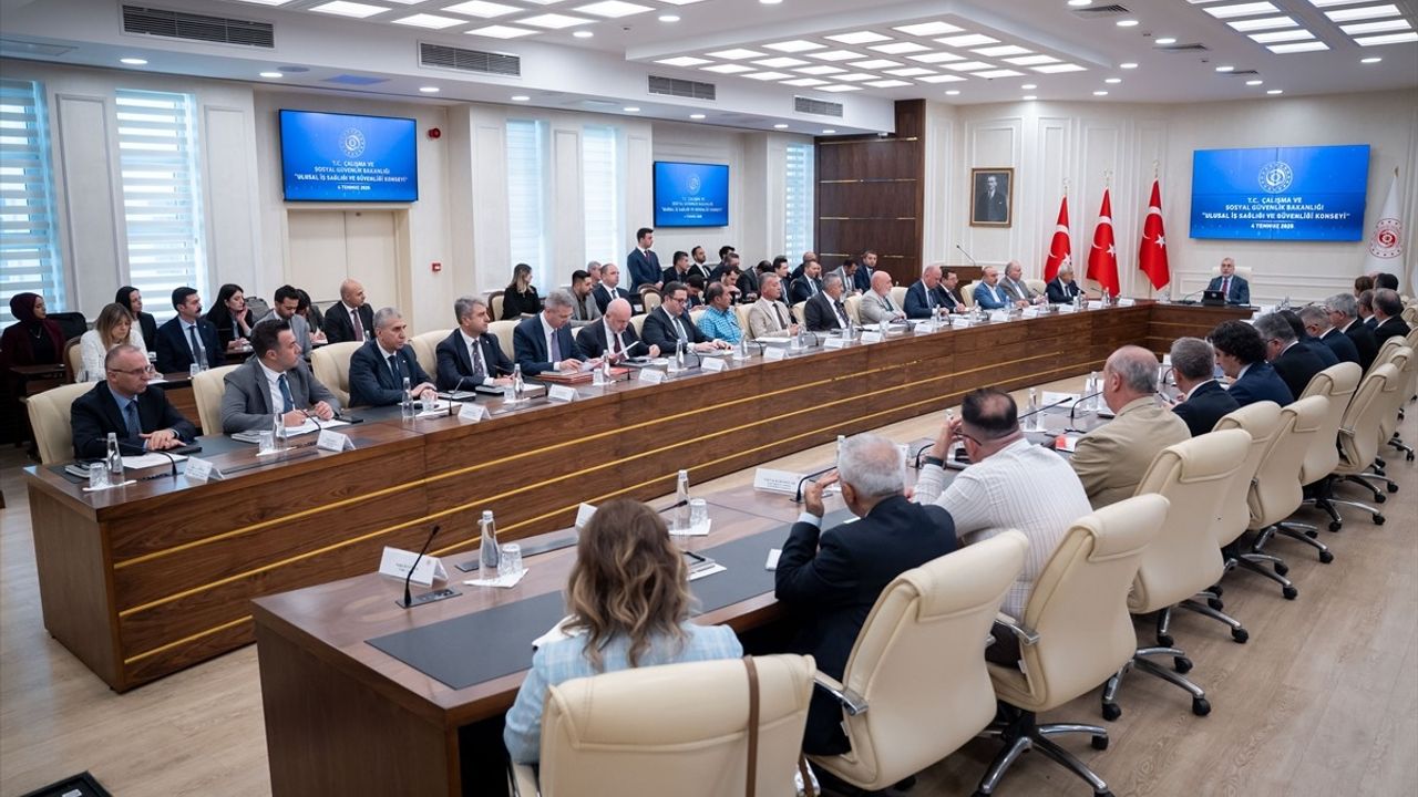 Ulusal İş Sağlığı ve Güvenliği Konseyi, Bakan Işıkhan'ın Katılımıyla Toplandı