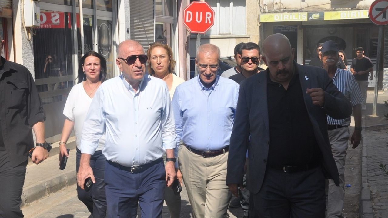 Ümit Özdağ, İzmir'deki Orman Yangınından Etkilenen Mahalleleri Ziyaret Etti