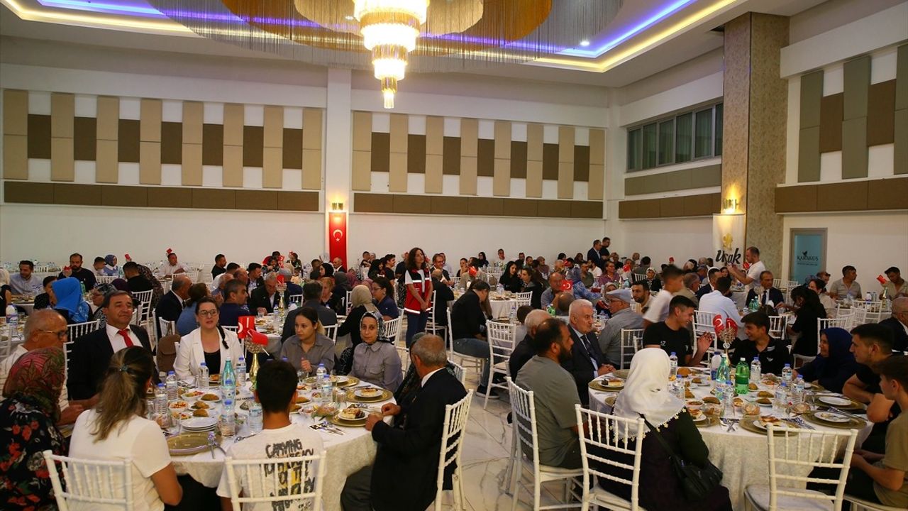 Uşak Valiliği, Şehit Yakınları ve Gaziler Onuruna Yemek Düzenledi