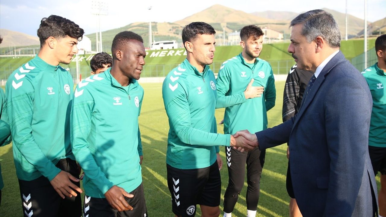 Vali Çiftçi, Erzurum'da Konyaspor'u Ziyaret Etti