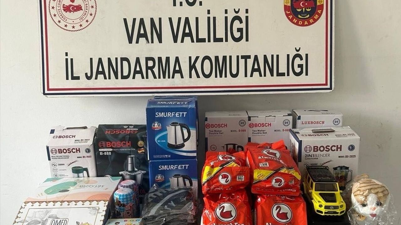 Van'da Kaçakçılık Operasyonlarında 10 Şüpheli Gözaltına Alındı