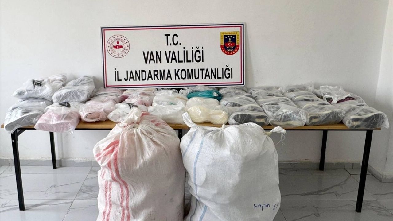 Van'da Kaçakçılık Operasyonlarında 28 Şüpheli Gözaltına Alındı
