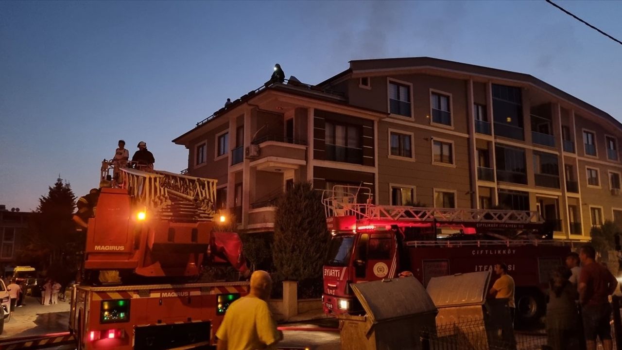 Yalova'da Yangın: Balkonundan Atlayan Kişi Yaralandı