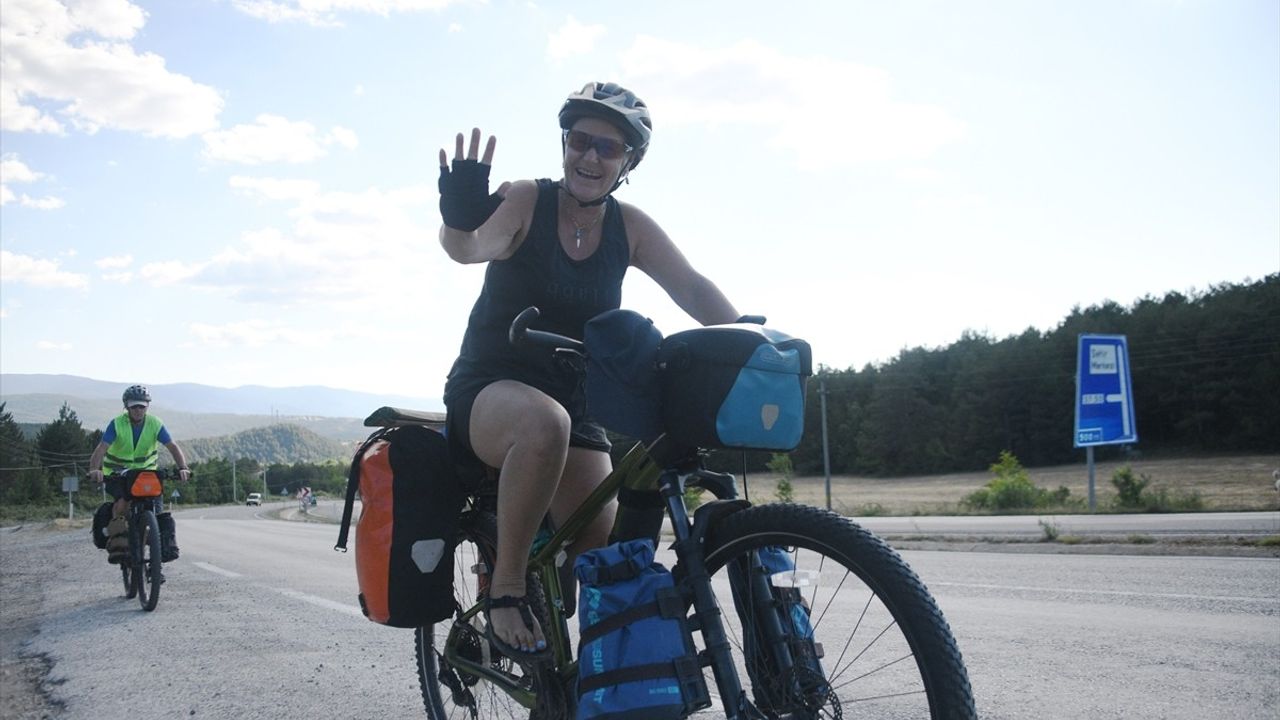 Yeni Zelandalı Çift Türkiye'yi Bisikletle Geziyor