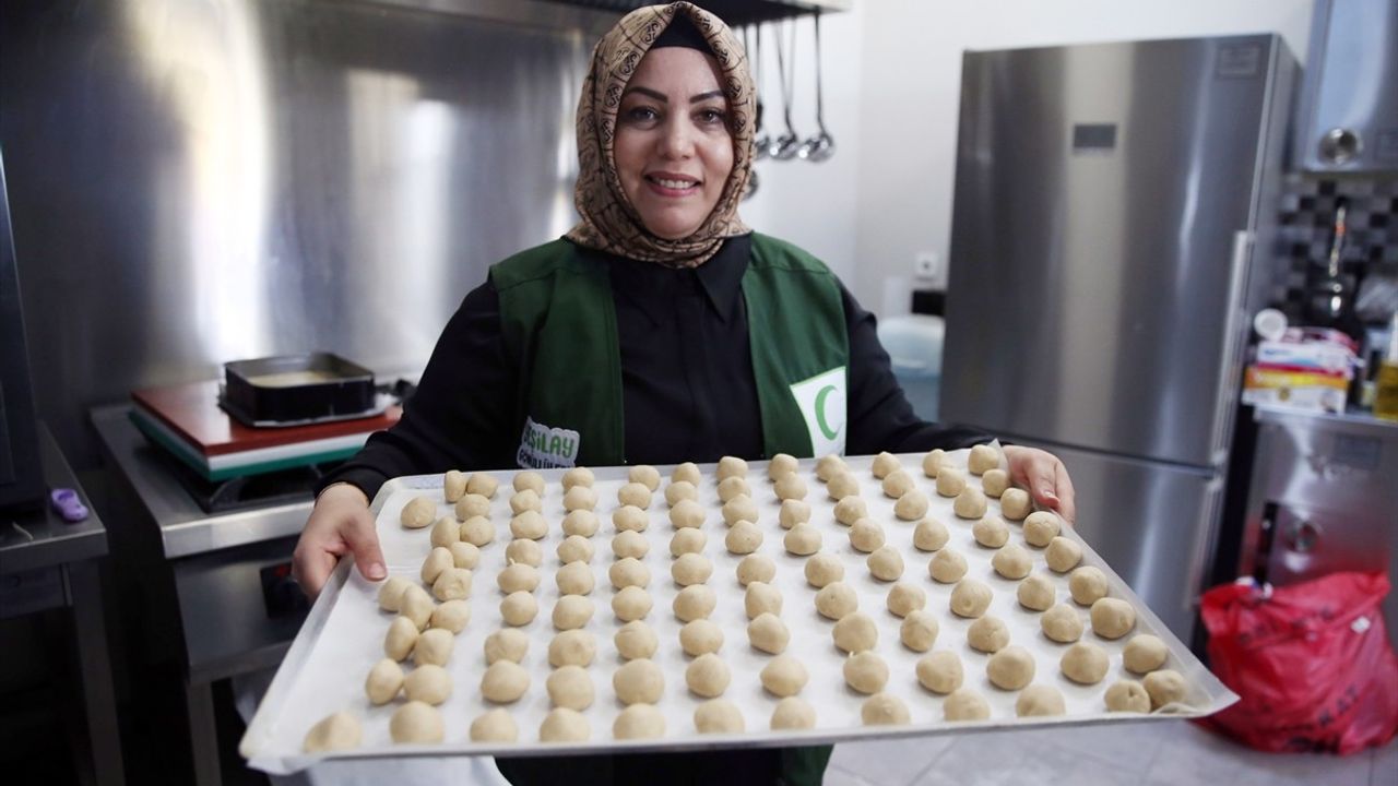 Yeşilay, Kastamonu'daki Yaz Kur'an Kursu'nda Sağlıklı İkramlar Sunuyor