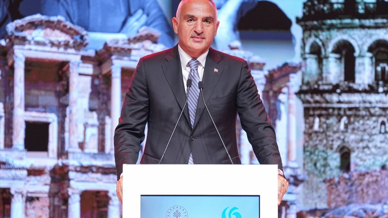 Yunus Emre Enstitüsü Yaz Okulu 2025 Kapanış Programı İstanbul'da Gerçekleştirildi