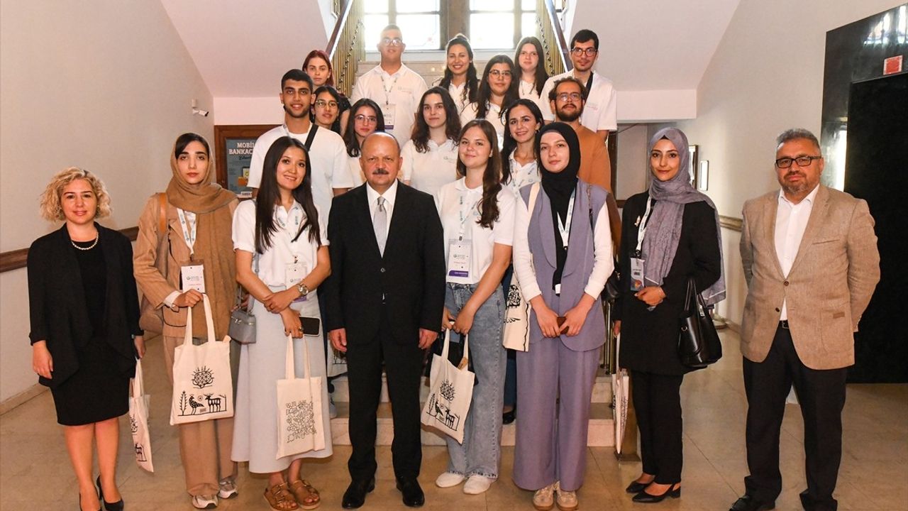 Yunus Emre Enstitüsü Yaz Okulu Öğrencileri Kastamonu Valisi Dallı'yı Ziyaret Etti