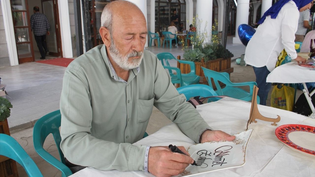 Yusufcan Zahiroğlu: Kaligrafi Sanatını Büyüten Genç Yetenek