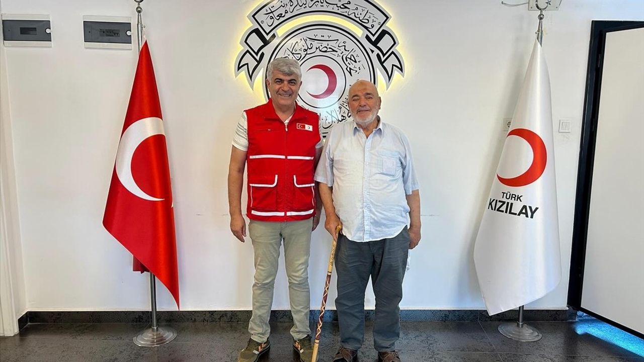 Zonguldak'ta 82 Yaşındaki Hayırsever, Dairesini Türk Kızılay'a Bağışladı