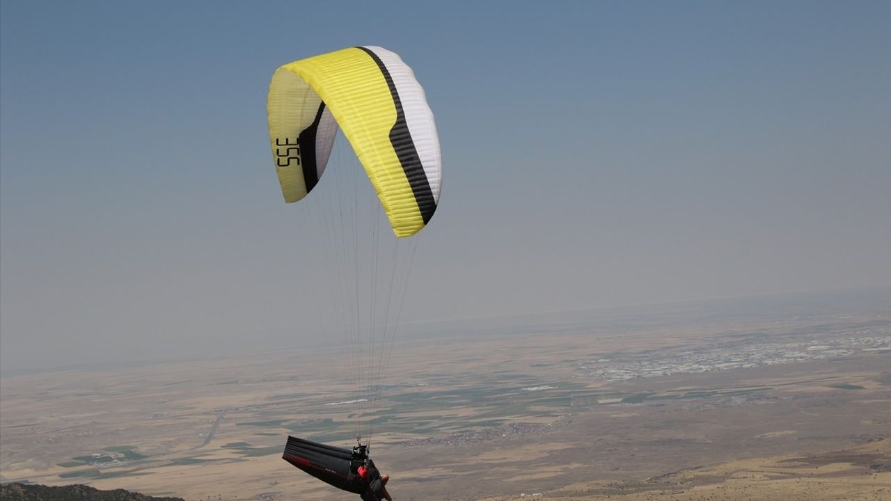 2025 Yamaç Paraşütü Dünya Kupası Türkiye Etabı Aksaray'da Üçüncü Gününe Ulaştı