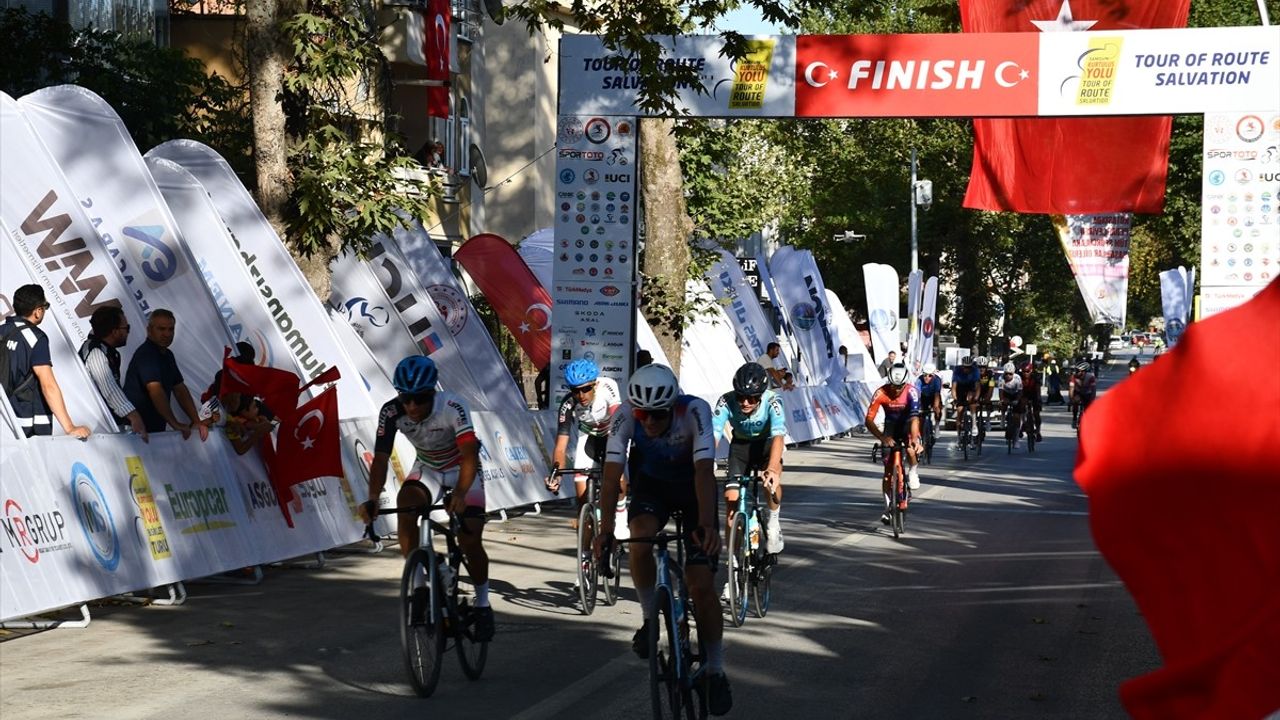 3. Uluslararası Kurtuluş Yolu Bisiklet Turu'nun 2. Etabı Vezirköprü'de Tamamlandı