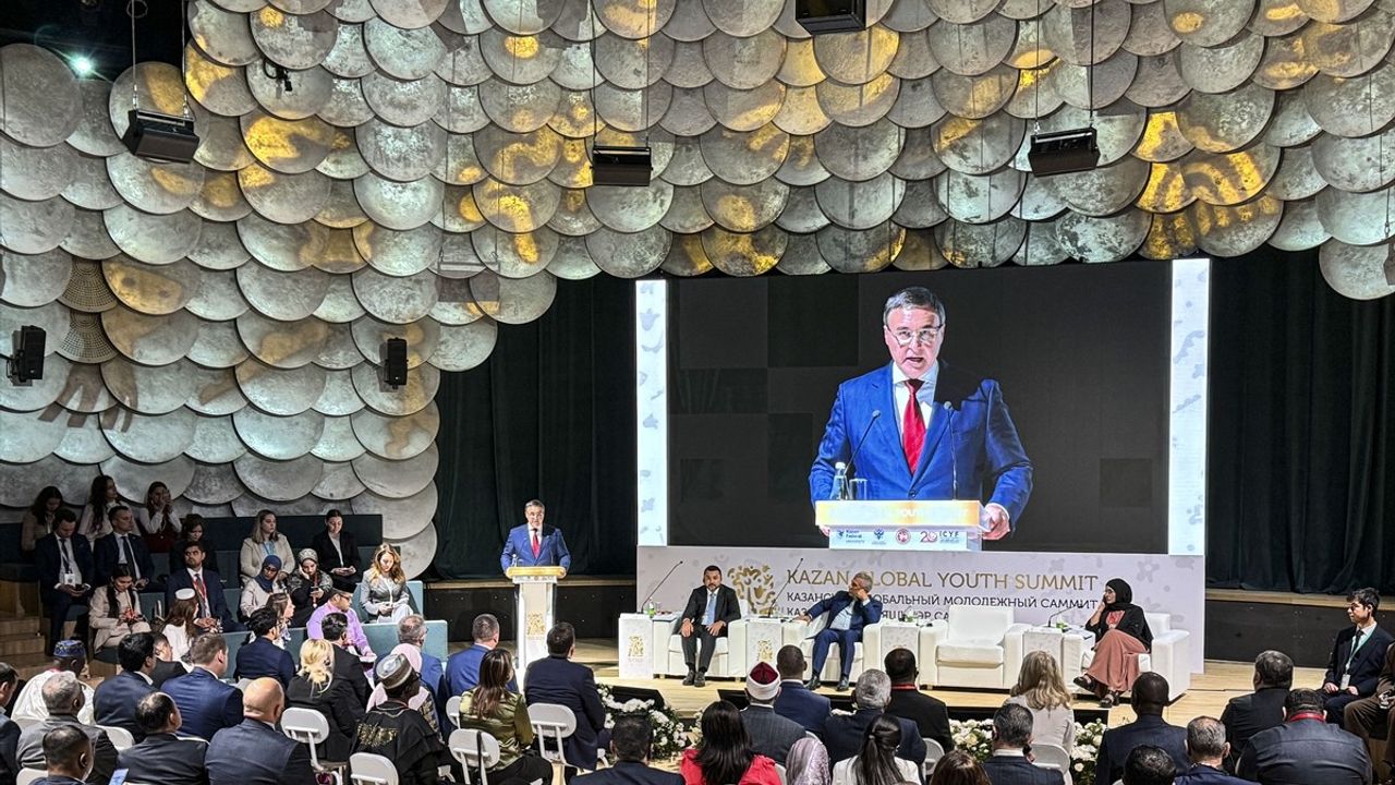 4. Kazan Küresel Gençlik Zirvesi 'Küresel Değişim Çağında Eğitim' oturumuyla sona erdi