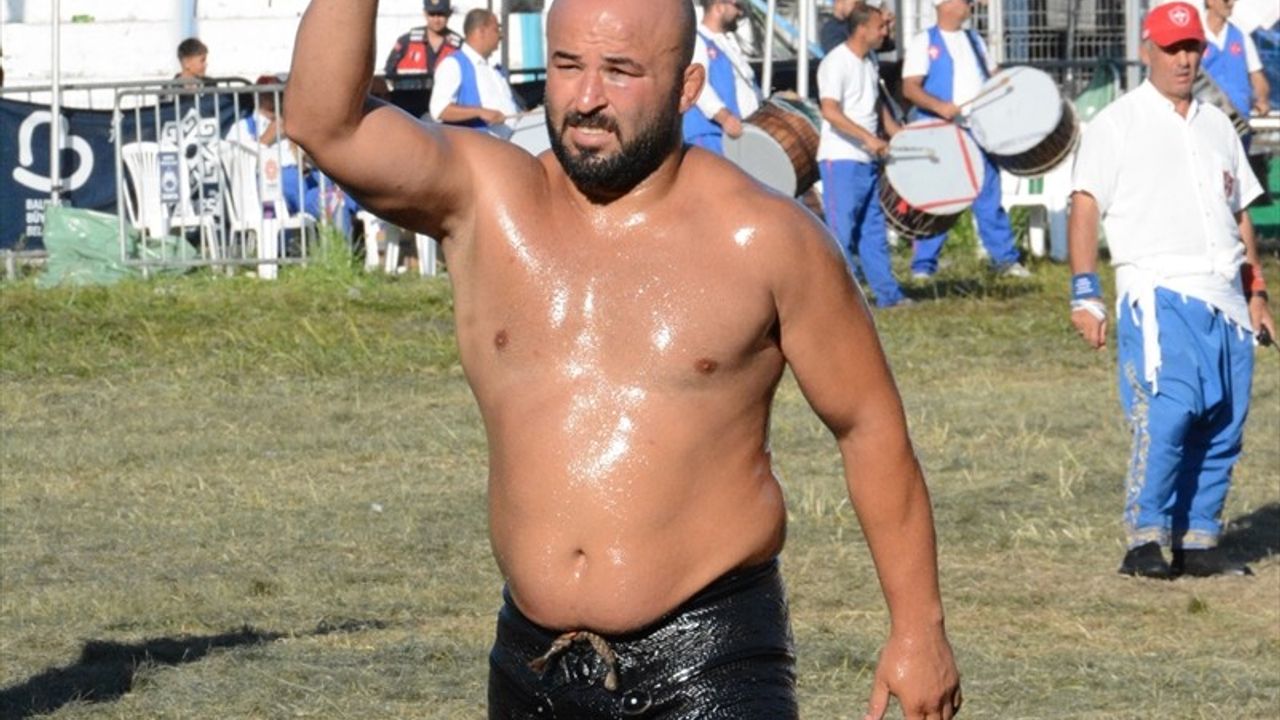 65. Kurtdereli Mehmet Pehlivan Yağlı Güreşleri'nde Başpehlivan Orhan Okulu
