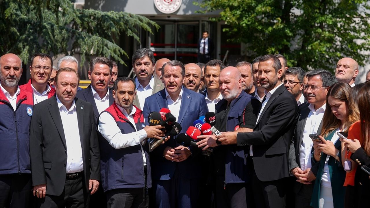 8. Dönem Kamu Toplu Sözleşmesi'nde kısmi uzlaşma: 11 hizmet kolunda anlaşma, genel zamlarda uzlaşmazlık