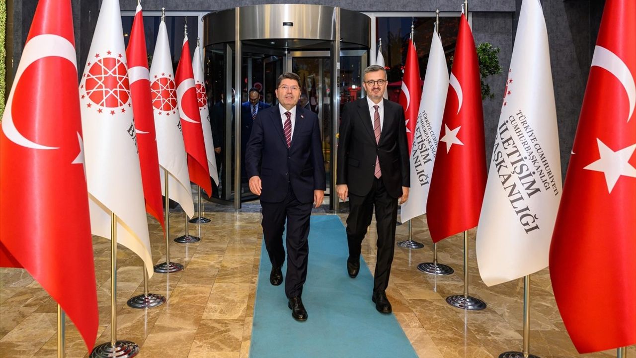 Adalet Bakanı Yılmaz Tunç, Cumhurbaşkanlığı İletişim Başkanı Burhanettin Duran ile görüştü
