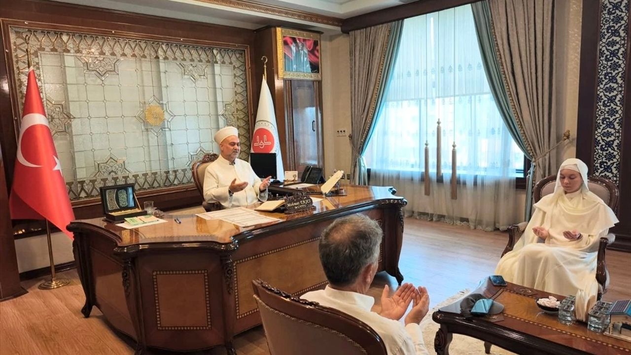 Adana'da Polonyalı Erasmus öğrencisi Martyna Kaminska Müslüman oldu