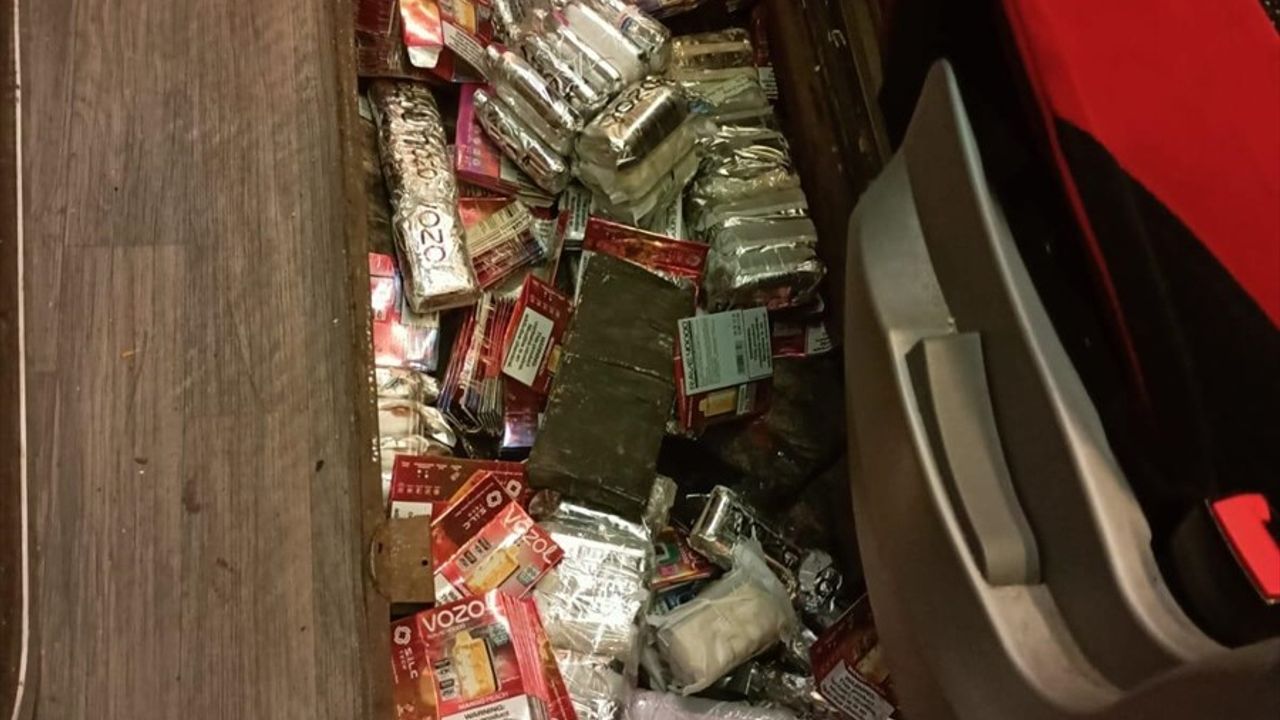 Adana'da Yolcu Otobüsünde 990 Gümrük Kaçağı Elektronik Sigara Ele Geçirildi