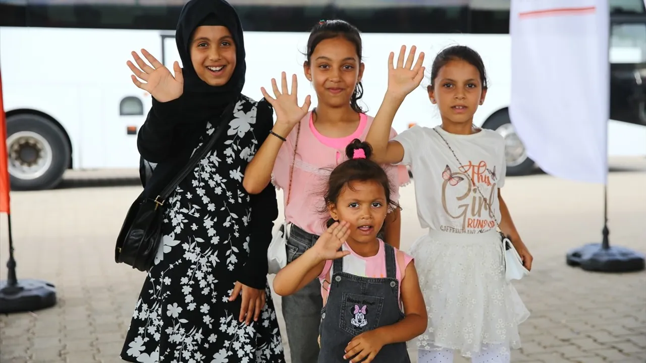 Adana'dan 691 Suriyeli gönüllü geri dönüş kapsamında ülkelerine uğurlandı