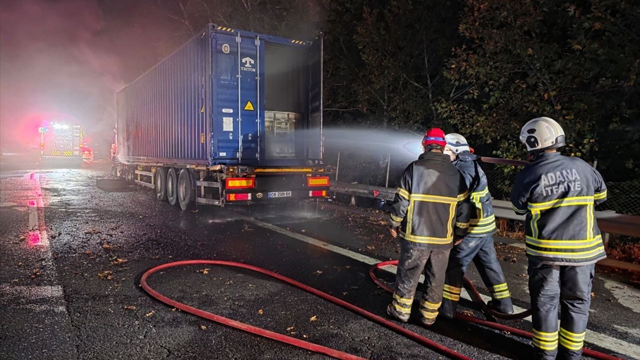 Adana Pozantı'da yanan tırdan ormanlık alana sıçrayan yangın söndürüldü