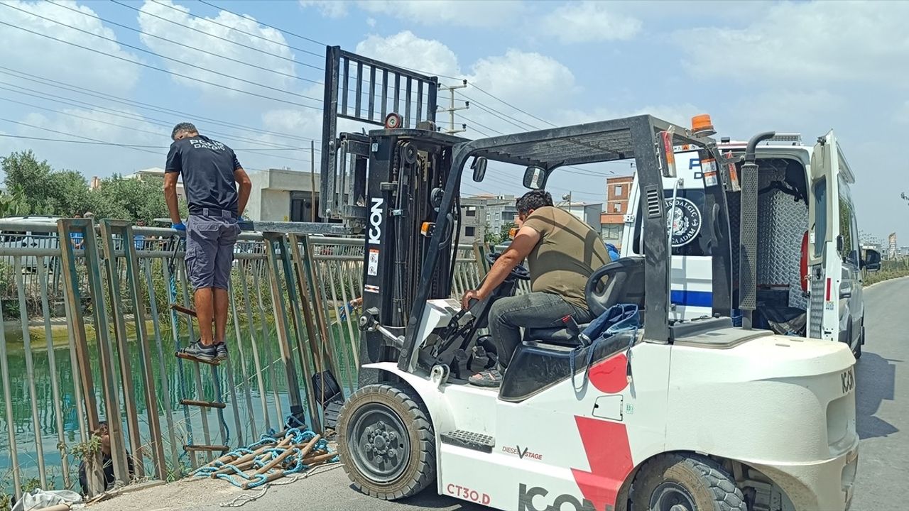 Adana Seyhan'da DSİ Sulama Kanalında Erkek Cesedi Bulundu
