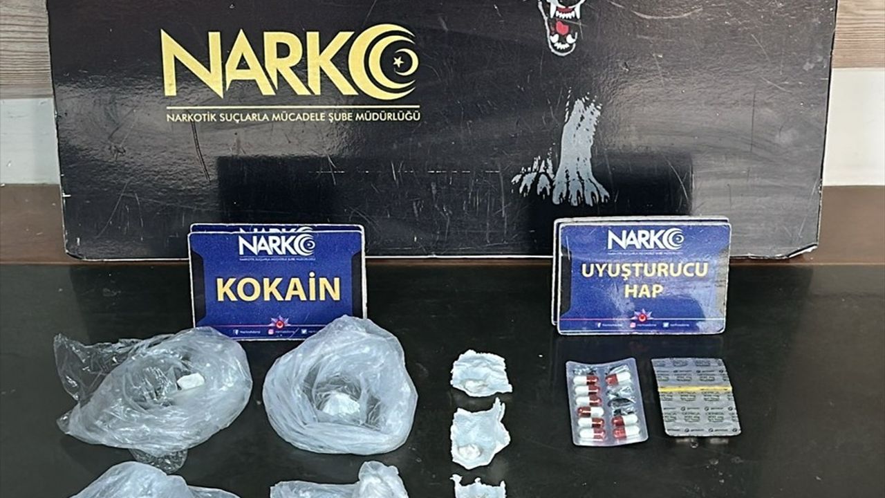 Adana Yüreğir'de evinde 53,7 gram kokain ve 23 hap ele geçirilen zanlı tutuklandı