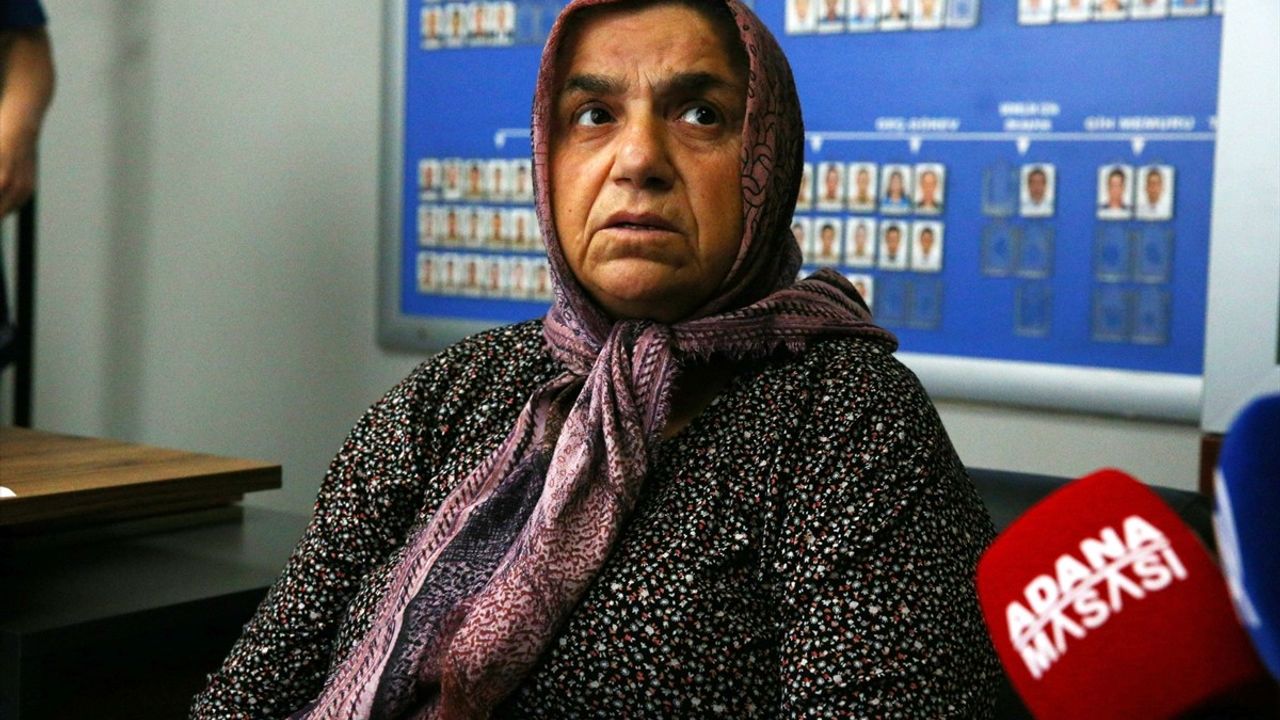 Adana Yüreğir'de yanlışlıkla çöpe atılan 6 cumhuriyet altını polis buldu ve teslim etti