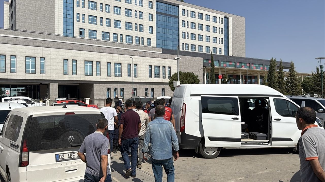 Adıyaman'da Bıçaklı ve Sopalı Kavga: 4 Yaralı