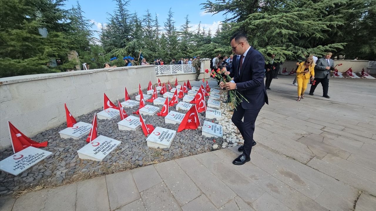 Afyonkarahisar’da Büyük Taarruz’un 103. yılı anıldı: Albay Reşat Çiğiltepe Şehitliği’ndeki tören