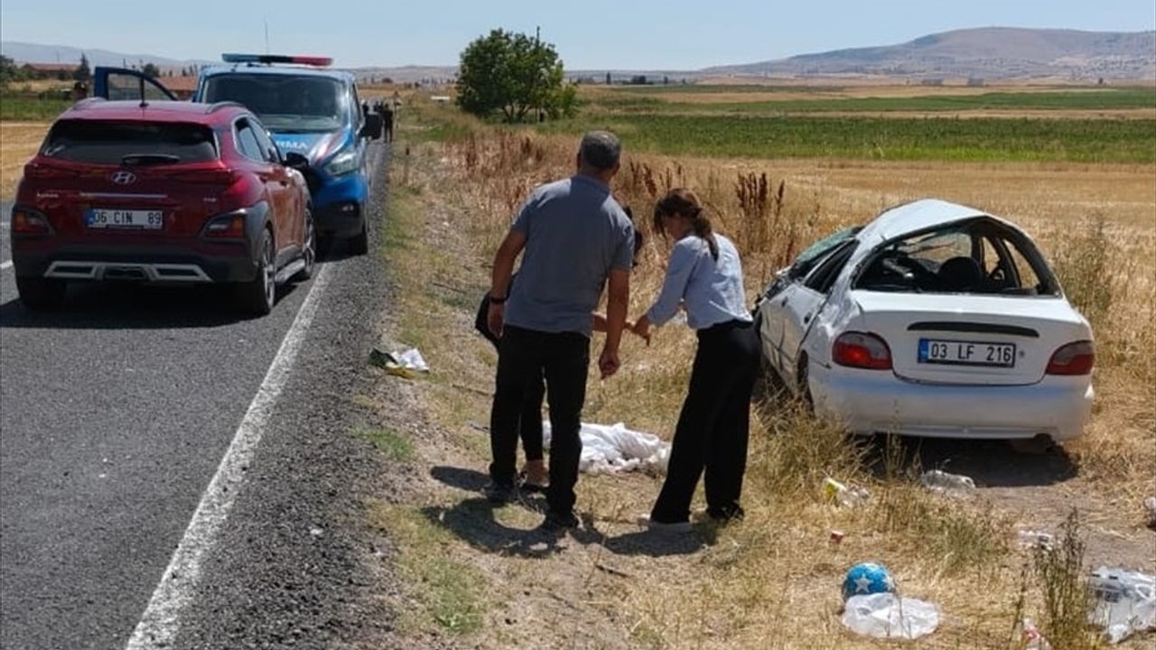 Afyonkarahisar Sandıklı'da Otomobil Takla Attı: 4 Kişi Hastaneye Kaldırıldı