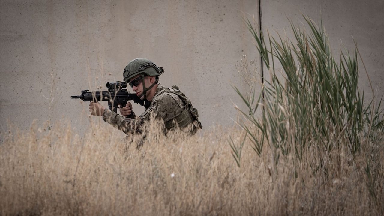 Ağrı'daki Sınır Güvenliği: Mehmetçik'in İleri Teknoloji ile Yasa Dışı Geçişlere Karşı Mücadelesi