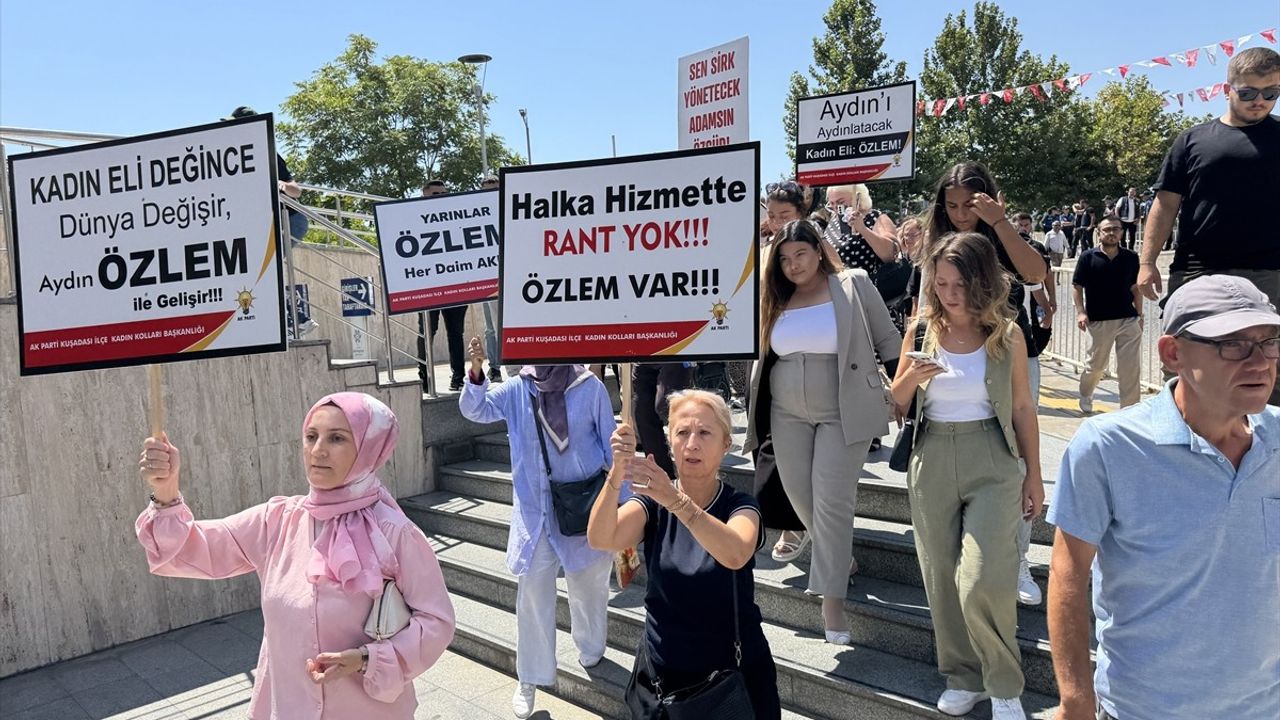 AK Parti heyeti Aydın Büyükşehir Belediye Başkanı Özlem Çerçioğlu'nu ziyaret etti