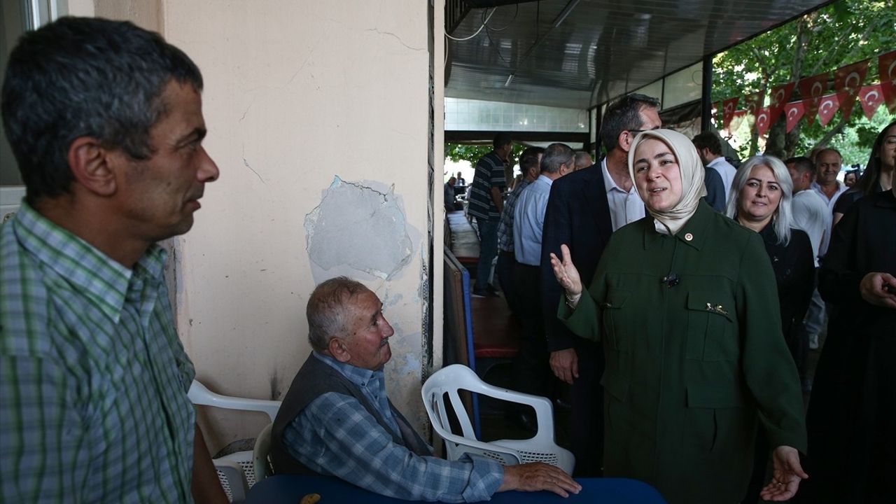 AK Parti Kadın Kolları Başkanı Ercan, Bursa'daki Yangın Bölgesini Ziyaret Etti