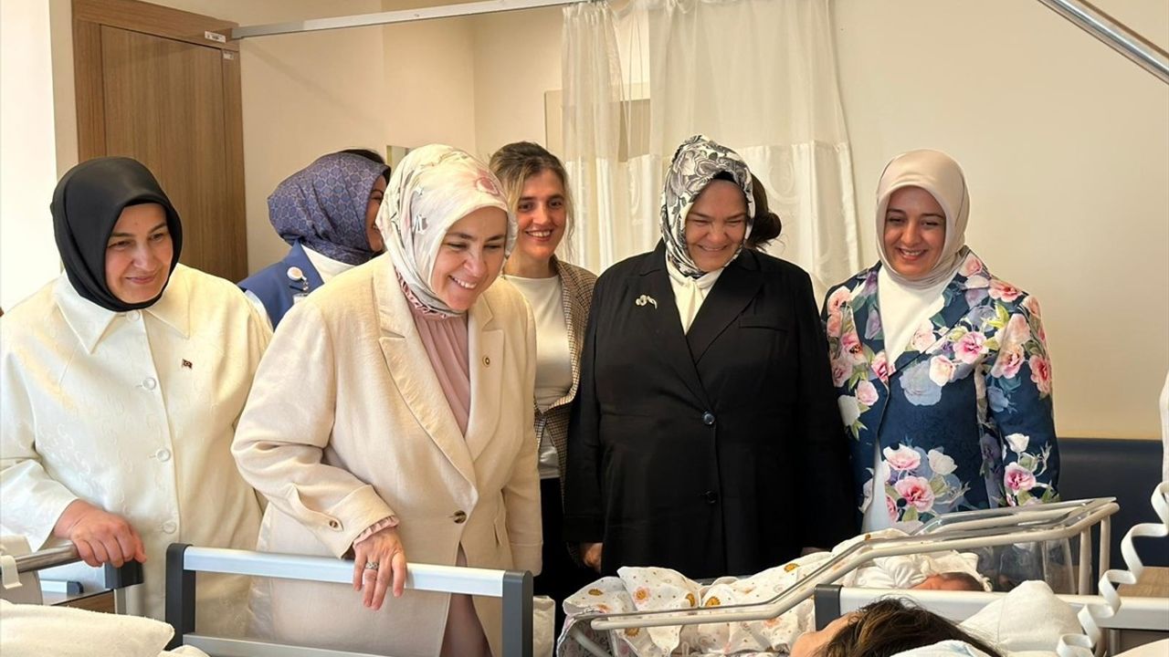 AK Parti Kadın Kolları, Dünya Emzirme Haftası'nda 81 ilde annelerle buluştu