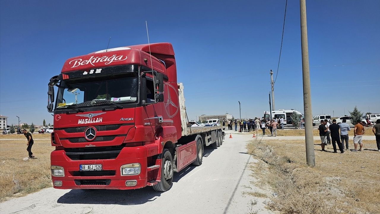 Aksaray'da tırla çarpışan motosiklet sürücüsü yaşamını yitirdi
