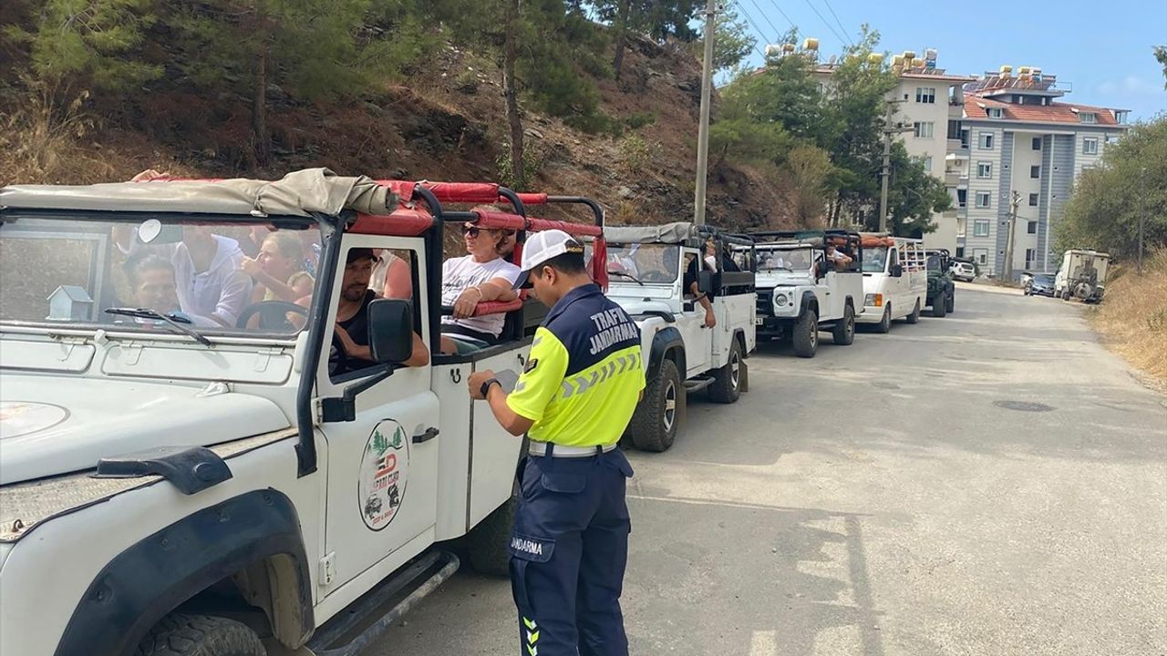 Alanya'da safari araçlarına yönelik trafik denetimi: 15 araç sahibine ceza