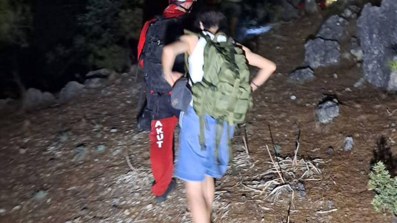 Alanya Kalesi'nde Mahsur Kalan Üç Üniversite Öğrencisi Kurtarıldı