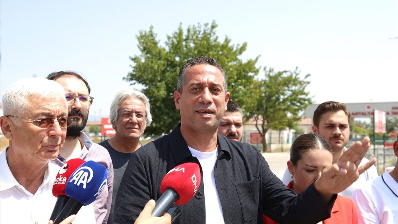 Ali Mahir Başarır, 'rüşvet' soruşturmasıyla tutuklanan Muhittin Böcek'i Döşemealtı Cezaevi'nde ziyaret etti